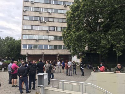 Пловдивчани протестираха пред сградата на прокуратурата
