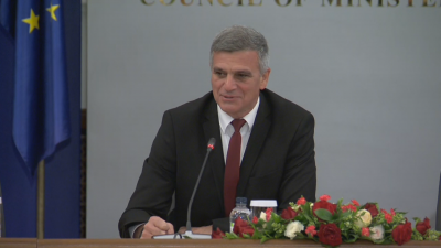 Министър председателят Стефан Янев представя новите областни управители назначени от служебното