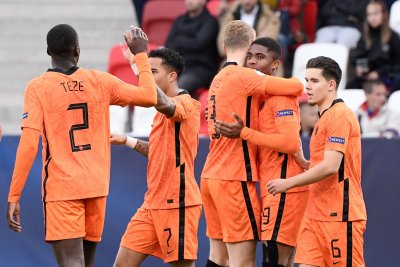 Нидерландия обърна Франция и е на 1/2-финал на ЕП по футбол за младежи