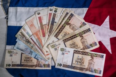 Куба заяви че временно ще спре да приема банкови депозити