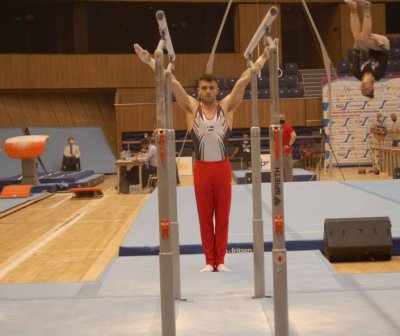 Дейвид Хъдълстоун е финалист на успоредка на Световната купа по спортна гимнастика в Осиек