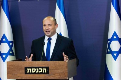Центристкият израелски политик Яир Лапид прикючи коалиционните споразумения необходими за