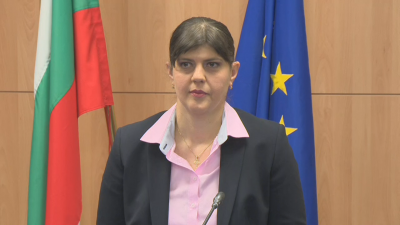 Главният прокурор на ЕС Лаура Кьовеши дава пресконференция пред журналисти