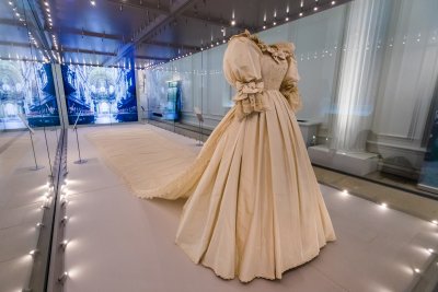 Сватбената рокля на принцеса Даяна – перла в изложба в Кенсингтън (Снимки)