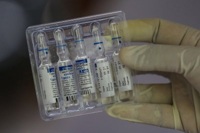 Русия започва да ваксинира чужденци
