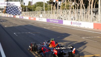 Серхио Перес спечели лудото Гран При на Азербайджан