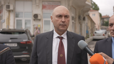 Зам.-министър на МВР за кадрите с Узунов: Няма проверка на видеото с плика