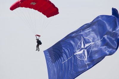 НАТО смята да се обяви против наземни ядрени ракети в Европа