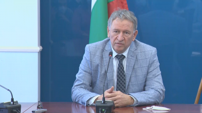 Министърът на здравеопазването д р Стойчо Кацаров дава брифинг в министерството Той
