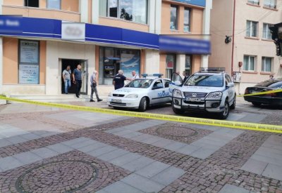 Задържаха за 72 часа мъжа, ограбил банка в Дупница