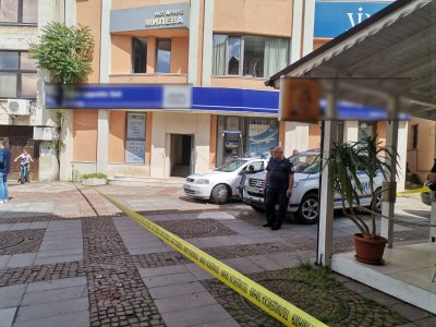 Мъжът, ограбил банка в Дупница, е бивш служител на МВР?