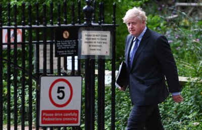 Британският премиер потвърди, че се отлага премахването на ограничителните мерки в Англия