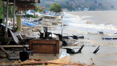 Един човек загина при наводнения в района на Солун предизвикани