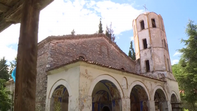 На Черешова задушница доброволци помагат за възстановяването на Мулдавския манастир