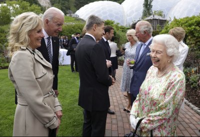 Семейство Байдън наруши кралския протокол на срещата на Г-7