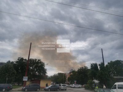 Пожар гори в сграда на торовия завод в Димитровград