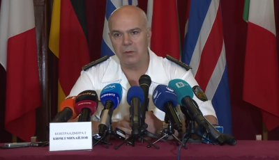 Командирът на Военноморските сили контраадмирал Кирил Михайлов дава актуална информация