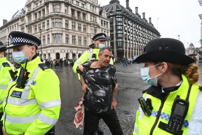 14 арестувани на протести срещу COVID мерки в Лондон