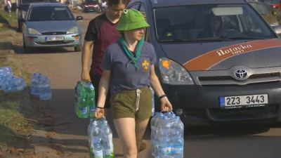 Доброволци от цяла Чехия помагат на засегнатите след мощното торнадо