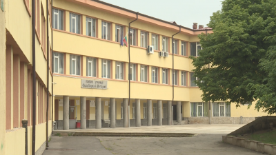 Учителката в Дупница, която обиждала първокласници, вече не работи в училището