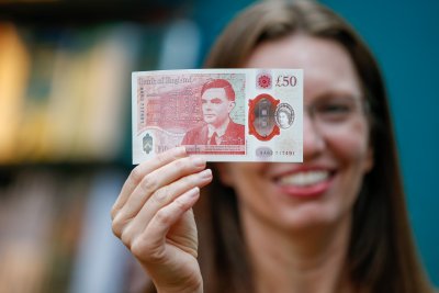 Нова банкнота от 50 паунда влезе в обращение в Обединеното