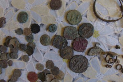 Служители от ОДМВР Ямбол иззеха голямо количество археологични предмети и старинни