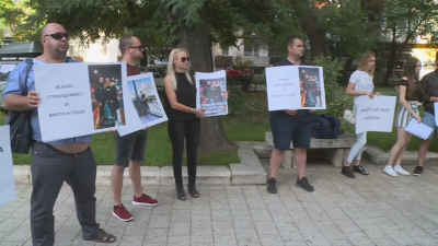 Близки на загиналите край Кадиево излязоха на протест в Пловдив