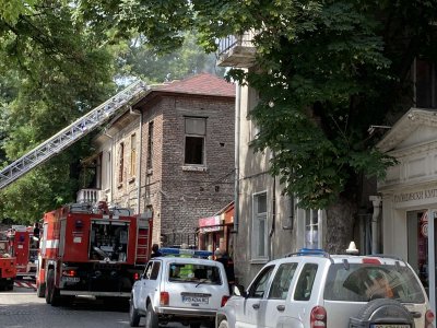 Пожар горя в къща в центъра на Пловдив