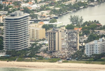 Пет са вече жертвите на рухналата сграда във Флорида
