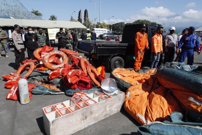 Няма данни за пострадали българи при потъването на ферибот край Бали
