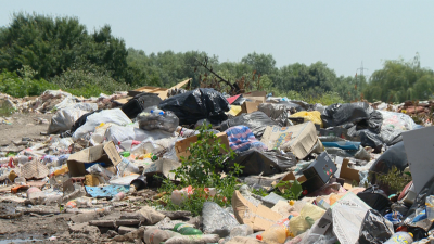 Жители на "Факултета" се оплакват от огромните количества боклук
