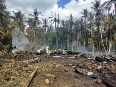 Военен самолет с 92 души на борда катастрофира във Филипините