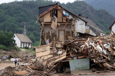 Германия и Белгия отдават почит на жертвите на наводненията Германският канцлер