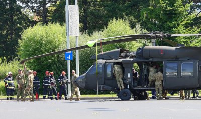Куриозен случай в Букурещ американски военен хеликоптер Блек Хоук