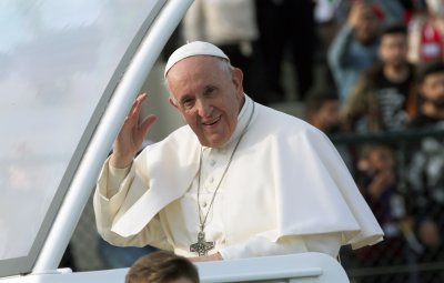 Папа Франциск се върна във Ватикана (Снимки)