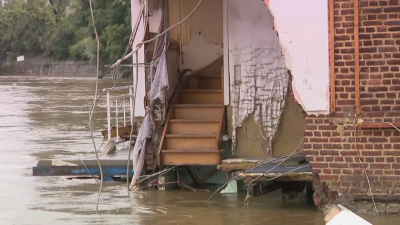 И Чехия под вода: Силни дъждове наводниха къщи и прекъснаха възлови пътища