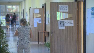 Спокойно протича изборният процес в 128 мо училище в София Проблеми