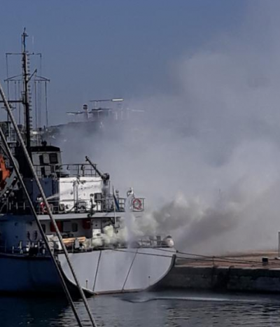 Пожар на борда на военен кораб на учението "Бриз 2021" (Снимки)