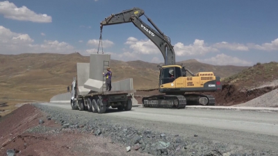Турция строи 300 км бетонна стена по границата си с Иран