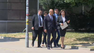 Президентът провежда консултации с парламентарно представените партии и коалиции в