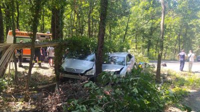 Катастрофа блокира движението по главния път от Приморско за Бургас