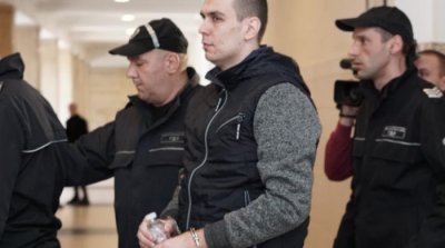 Отложиха делото срещу Викторио Александров, който уби приятелката и дъщеричката си