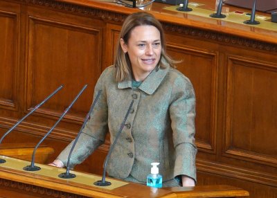Ива Митева беше избрана с подкрепата на 137 депутати за председател на НС
