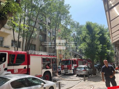 Пожар горя в жилищна сграда в центъра на София