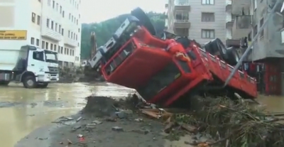 Проливни дъждове предизвикаха наводнения и свлачища в черноморската част на
