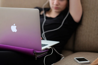 "Епъл" проверява устройства за детска порнография