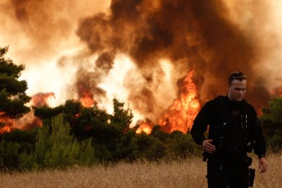 В Турция и Гърция се борят с десетки пожари