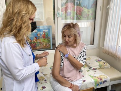 Масово ваксинират служителите в пловдивска детска градина