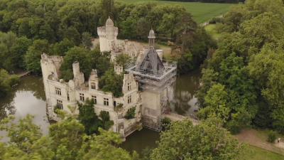 Как да станем съсобственици на старинен замък във Франция?