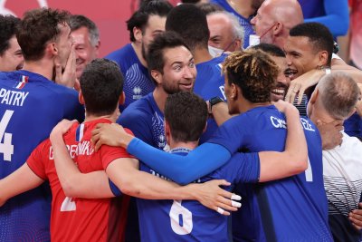 Франция надви Аржентина за първи олимпийски финал във волейбола